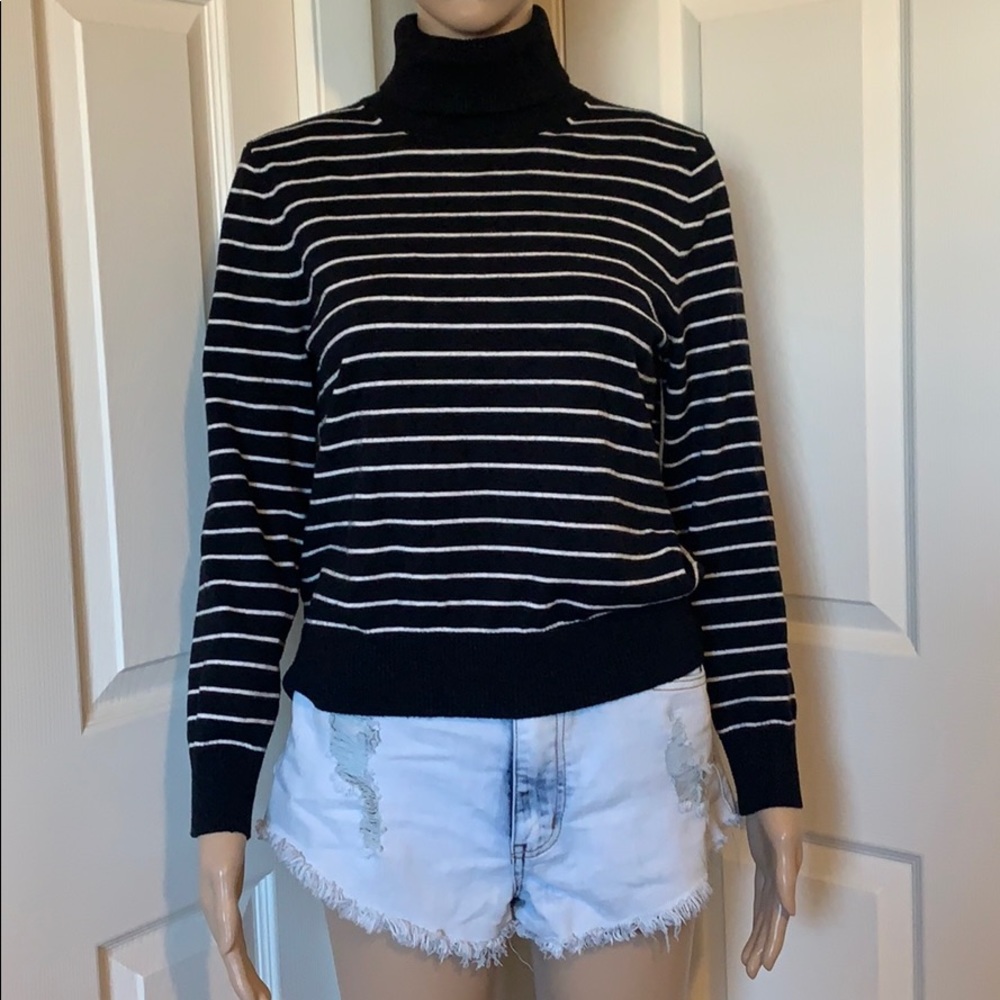 Brand New BLK LT Stripes Turtle Neck Sweater Large